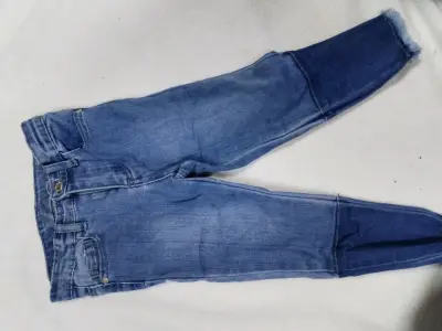 Pantalones beige para niños con diseño de leopardo - miniatura 4
