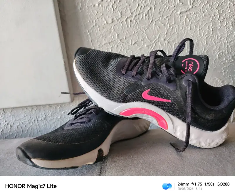 Zapatillas deportivas Nike negras y rosas - 1
