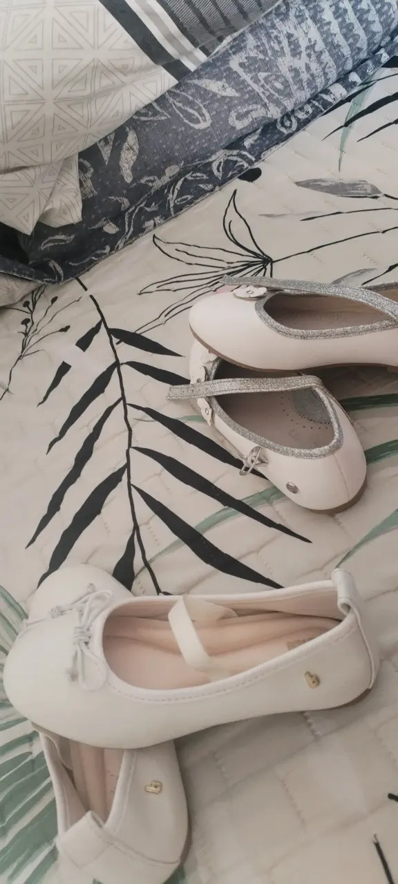 Zapatos de niña blancos con detalles decorativos - 6