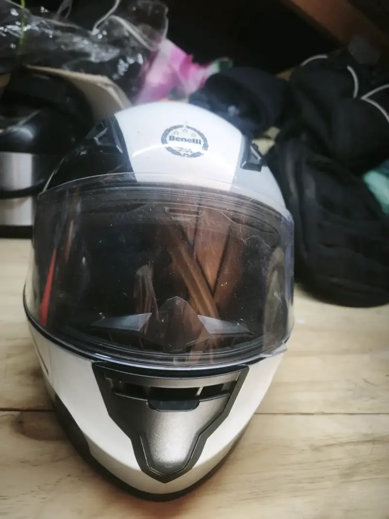 Casco de moto Benelli y otros modelos - 2
