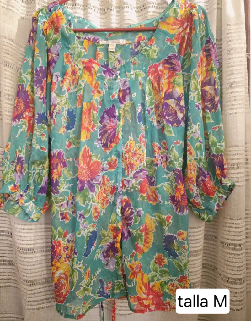 Blusa floral de manga larga talla M
