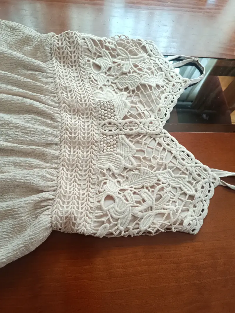Vestido largo blanco con encaje floral - 2