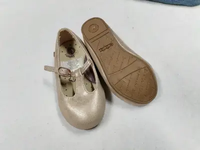 Zapatos de niña dorados con correa ajustable - miniatura 1