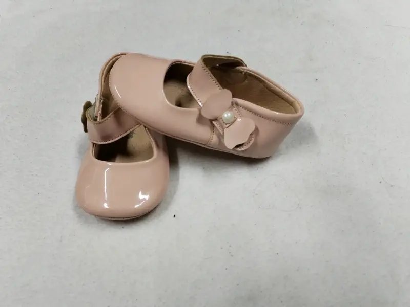 Zapatos de niña dorados con correa ajustable - 4