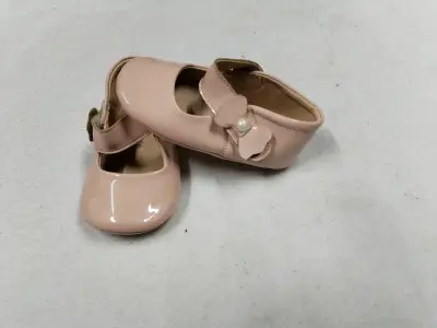 Zapatos de niña dorados con correa ajustable - miniatura 4