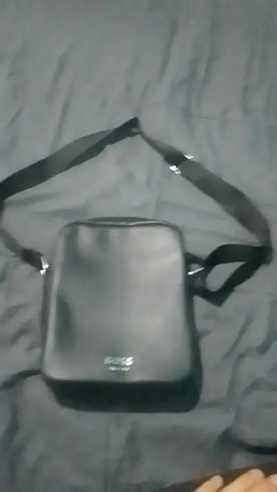 Bolso bandolera negro Boss Parfums - miniatura 2