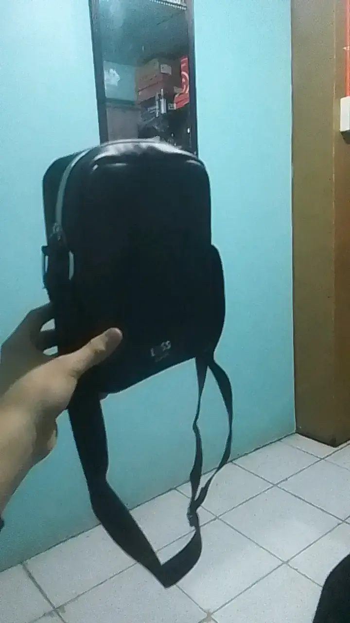Bolso bandolera negro Boss Parfums - 4