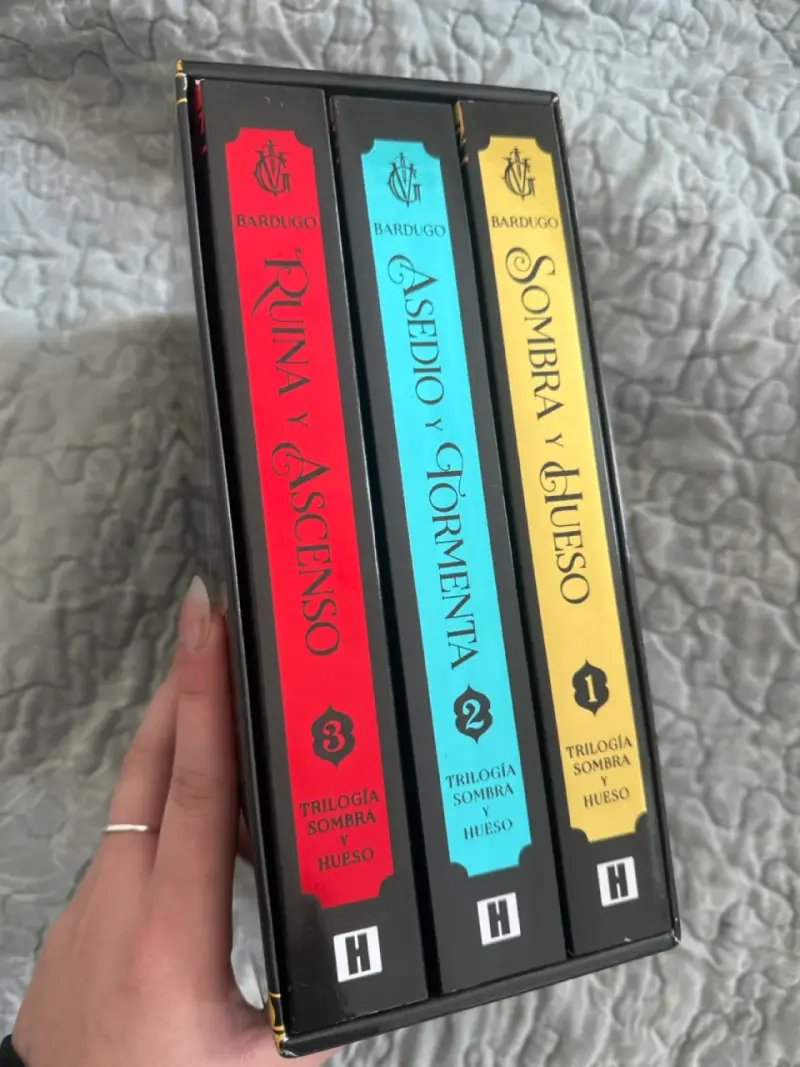 Trilogía Sombra y Hueso de Leigh Bardugo - 2
