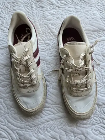 Zapatillas deportivas Zara  blancas y burde - miniatura 1
