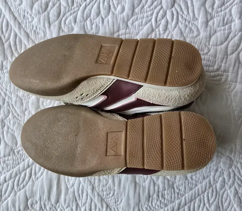Zapatillas deportivas Zara blancas y burde - 4