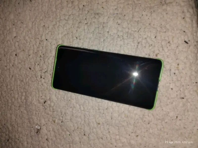 Motorola Edge 60 verde con funda - 4