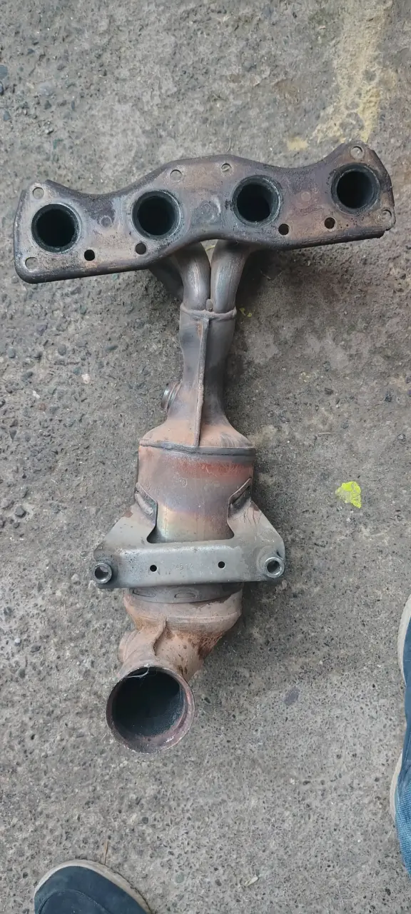 Múltiple de escape Peugeot 208 motor ep6 1.6 - 4