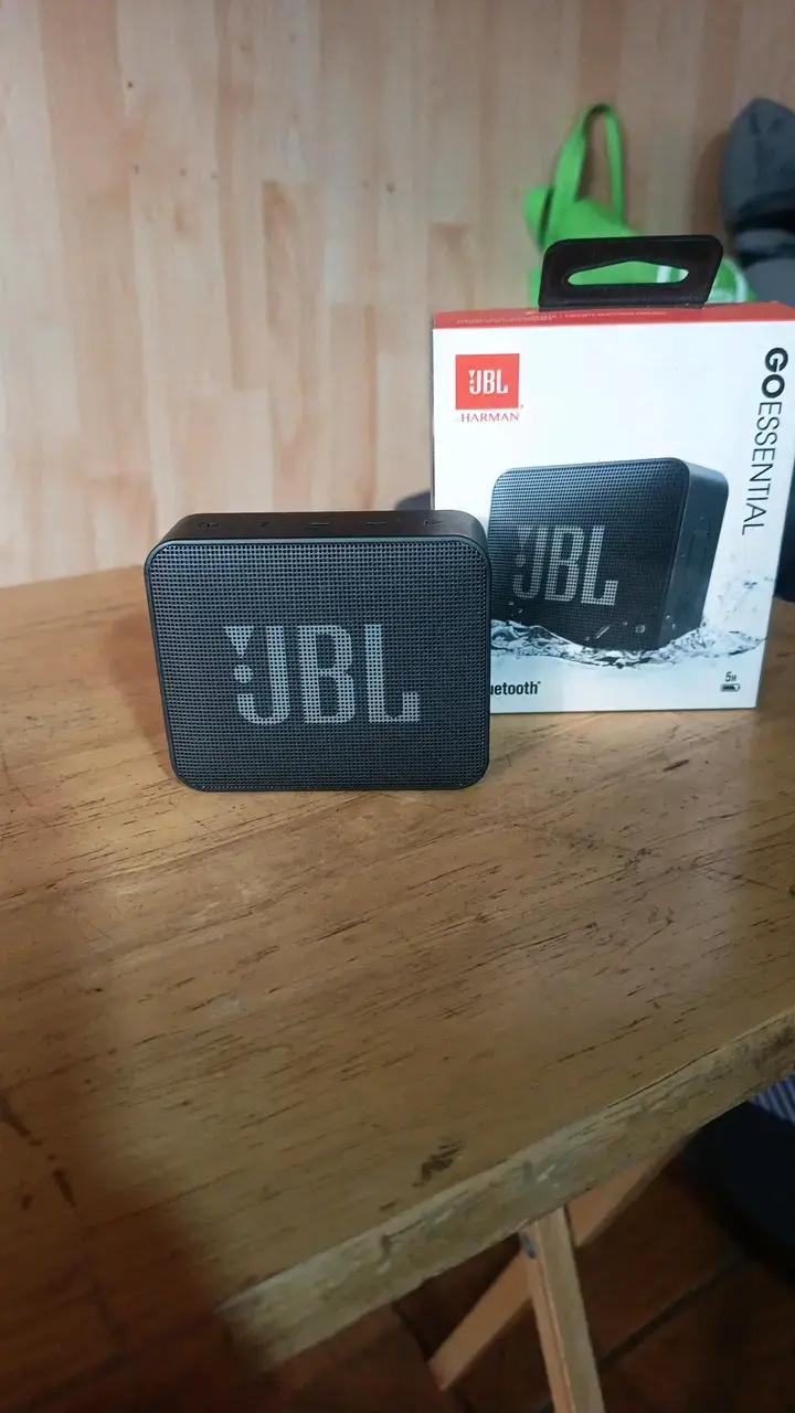 Parlante Bluetooth JBL Go Essential Negro - 2