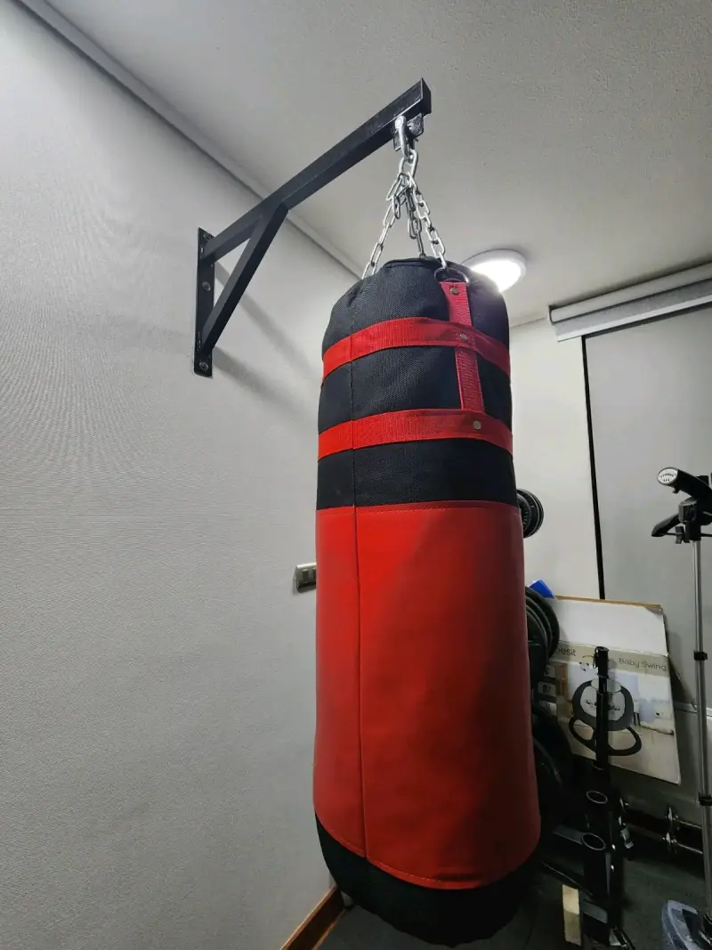 Saco de Boxeo Pro Endurance Rojo y Negro - 1