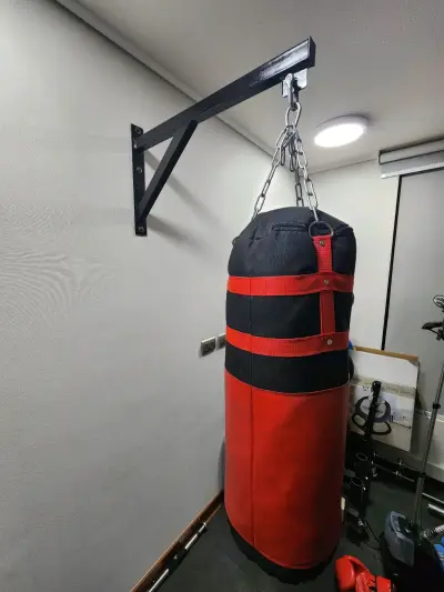 Saco de Boxeo Pro Endurance Rojo y Negro - miniatura 2