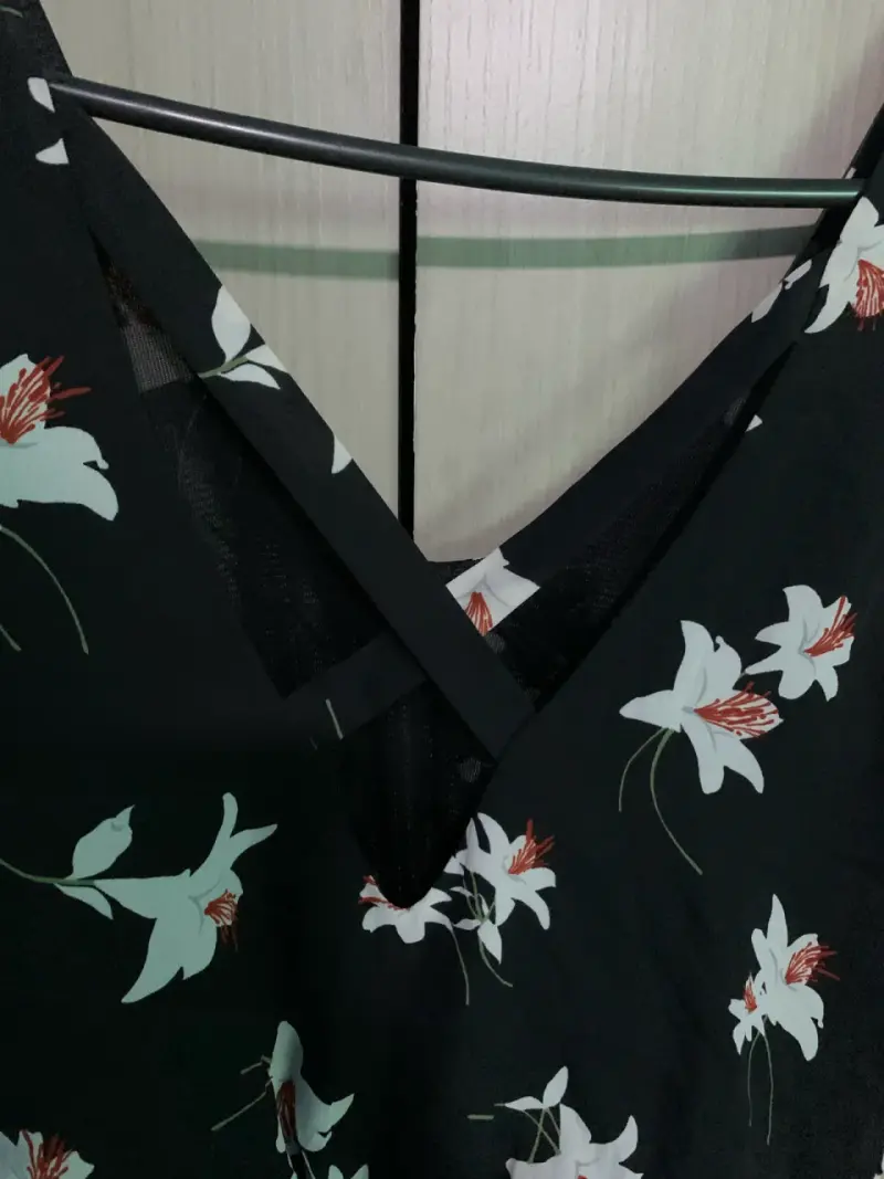 Vestido corto floral negro Lush - 3