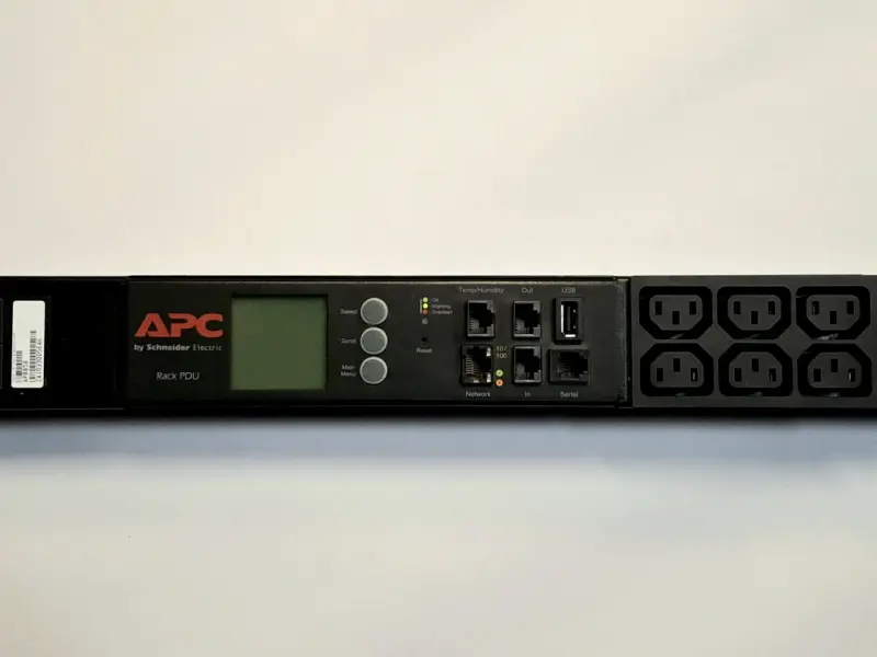 Unidad distribución de energía APC PDU AP8858 - 1
