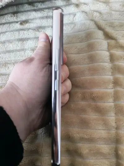 Samsung Galaxy S22 en buen estado - miniatura 5