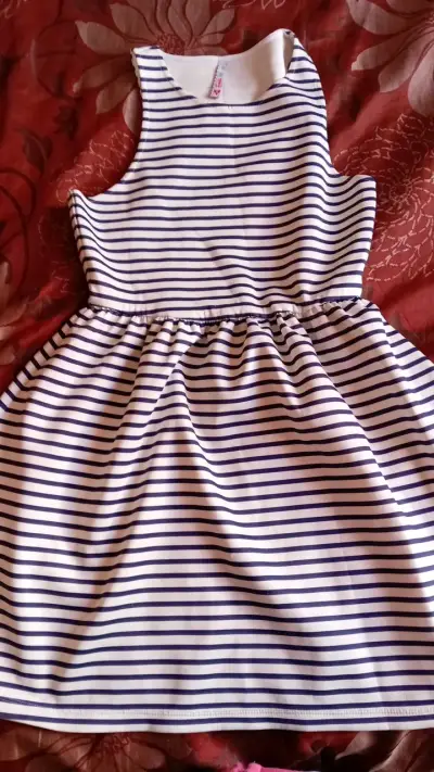 Vestido a rayas sin mangas para niña - miniatura 1