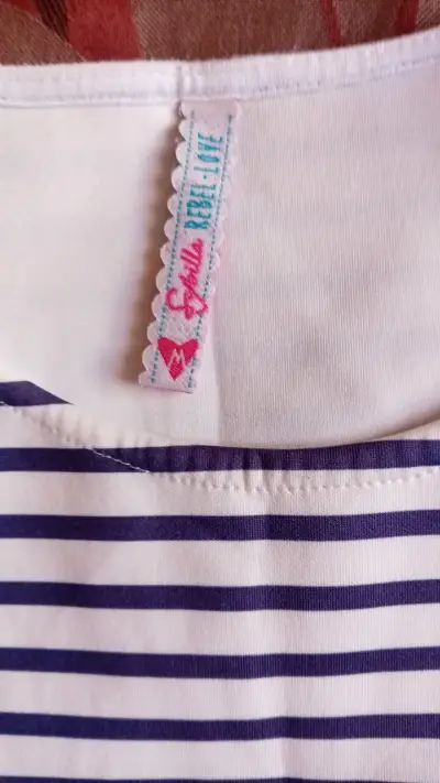 Vestido a rayas sin mangas para niña - miniatura 2