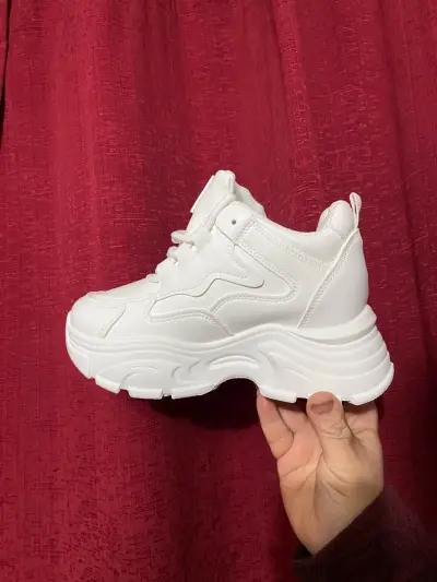 Zapatillas deportivas blancas de plataforma - miniatura 1