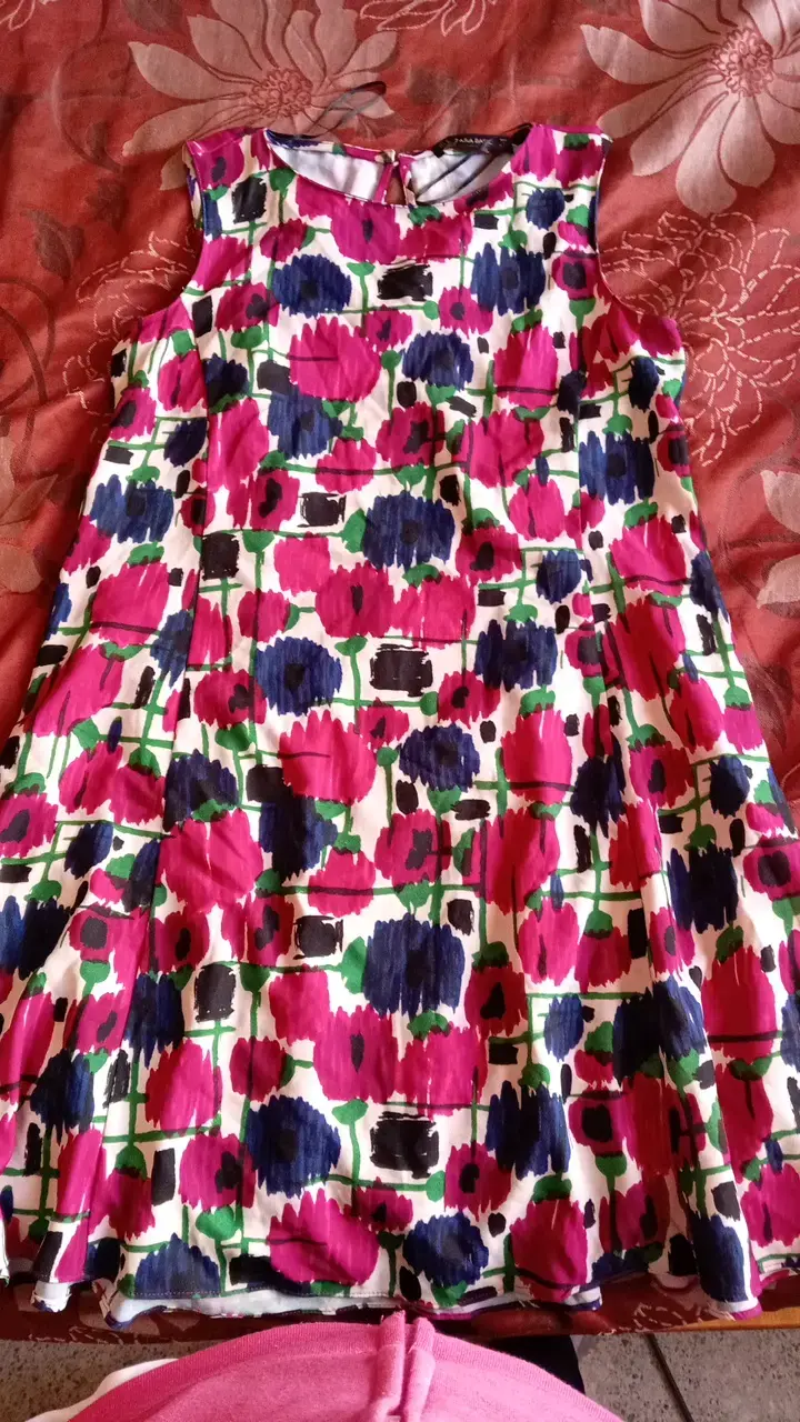 Vestido floral sin mangas Zara Basic