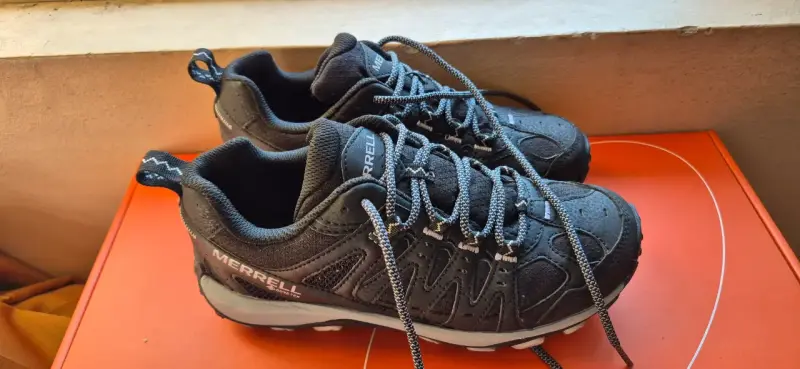 Zapatillas deportivas negras Merrell para mujer - 1