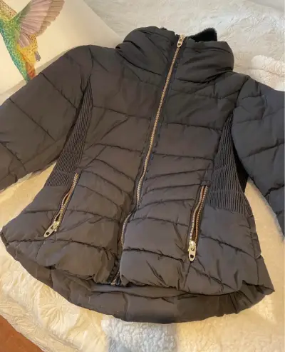 Chaqueta acolchada negra Zara con capucha - miniatura 1