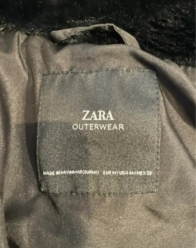 Chaqueta acolchada negra Zara con capucha - 2