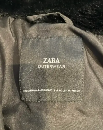 Chaqueta acolchada negra Zara con capucha - miniatura 2