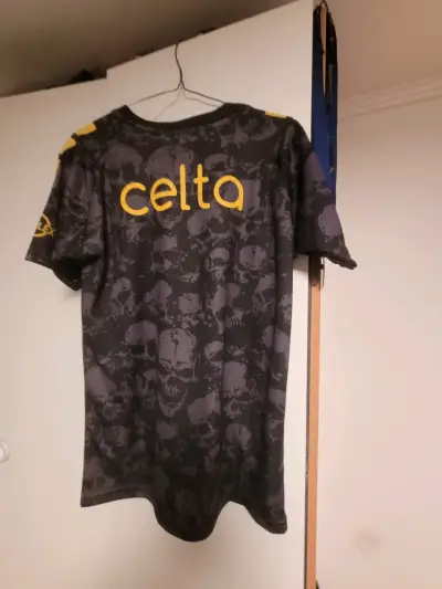 Camiseta Coquimbo Unido con diseño de calaveras - miniatura 1