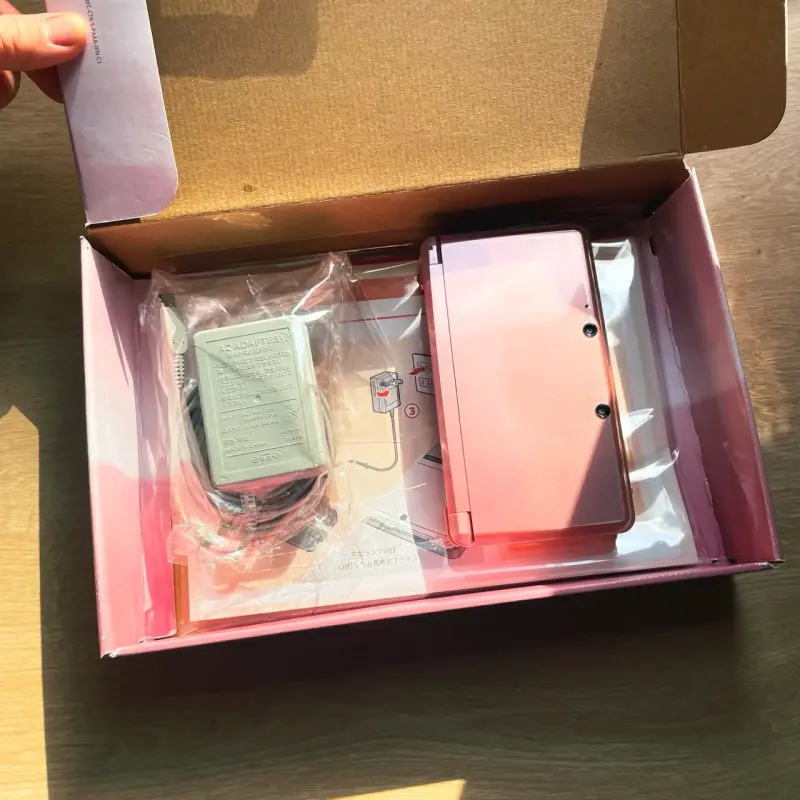 Consola Nintendo 3DS Rosa con Cargador - 2