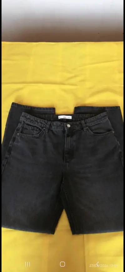 Jeans negros de mezclilla MNG para mujer - miniatura 1