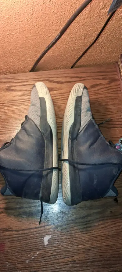 Zapatillas deportivas Adidas grises y negras - miniatura 5