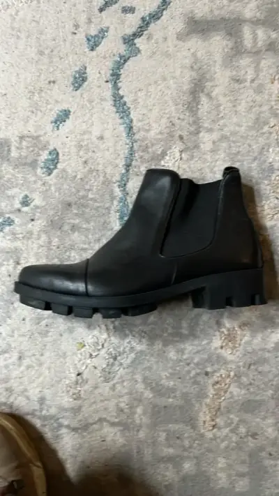 Botines de cuero negro con suela gruesa - miniatura 1