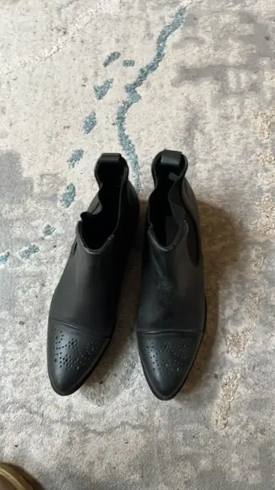 Botines de cuero negro con suela gruesa - miniatura 2