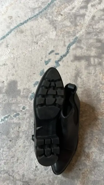 Botines de cuero negro con suela gruesa - miniatura 3