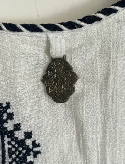 Vestido Rapsodia blanco con bordado negro bohemio - miniatura 5