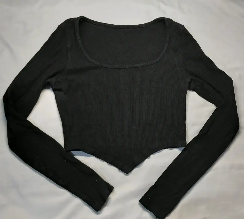 Polera negra de manga larga para mujer