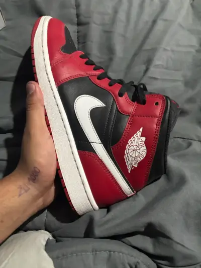 Zapatillas deportivas Air Jordan rojas y negras - miniatura 1