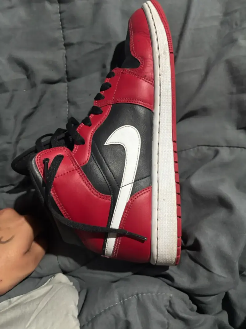 Zapatillas deportivas Air Jordan rojas y negras - 2
