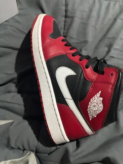 Zapatillas deportivas Air Jordan rojas y negras - miniatura 6