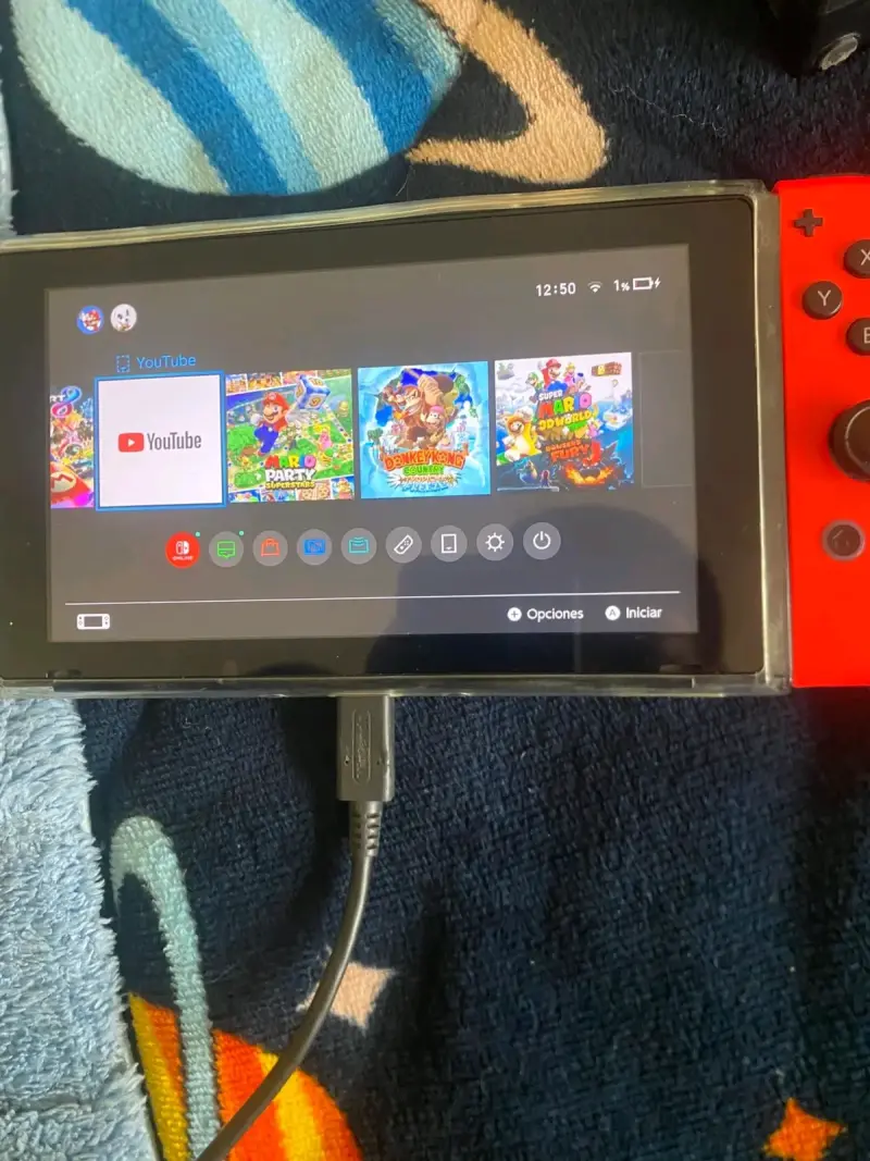 Consola Nintendo Switch con Joy-Con Rojo y Azul - 1