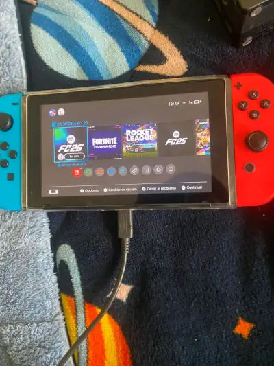Consola Nintendo Switch con Joy-Con Rojo y Azul - miniatura 2