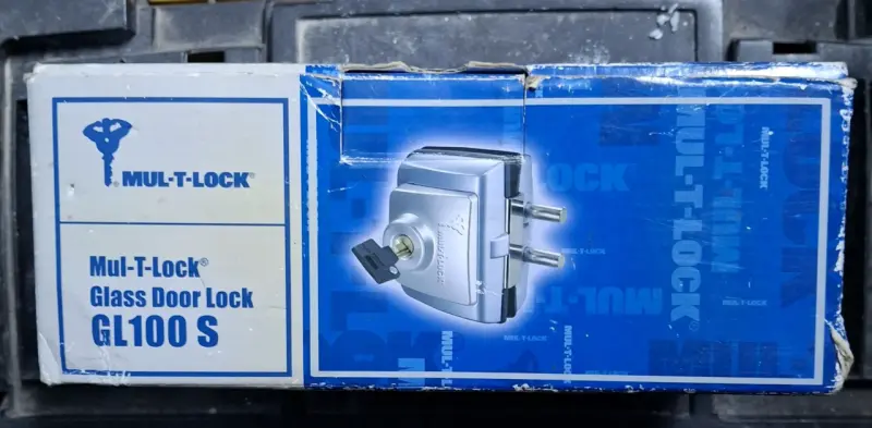 Cerradura para puerta de vidrio Mul-T-Lock GL100 S - 1