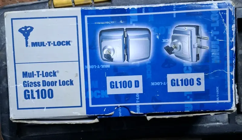 Cerradura para puerta de vidrio Mul-T-Lock GL100 S - 2