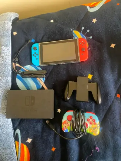 Consola Nintendo Switch con Joy-Con Rojo y Azul - miniatura 4