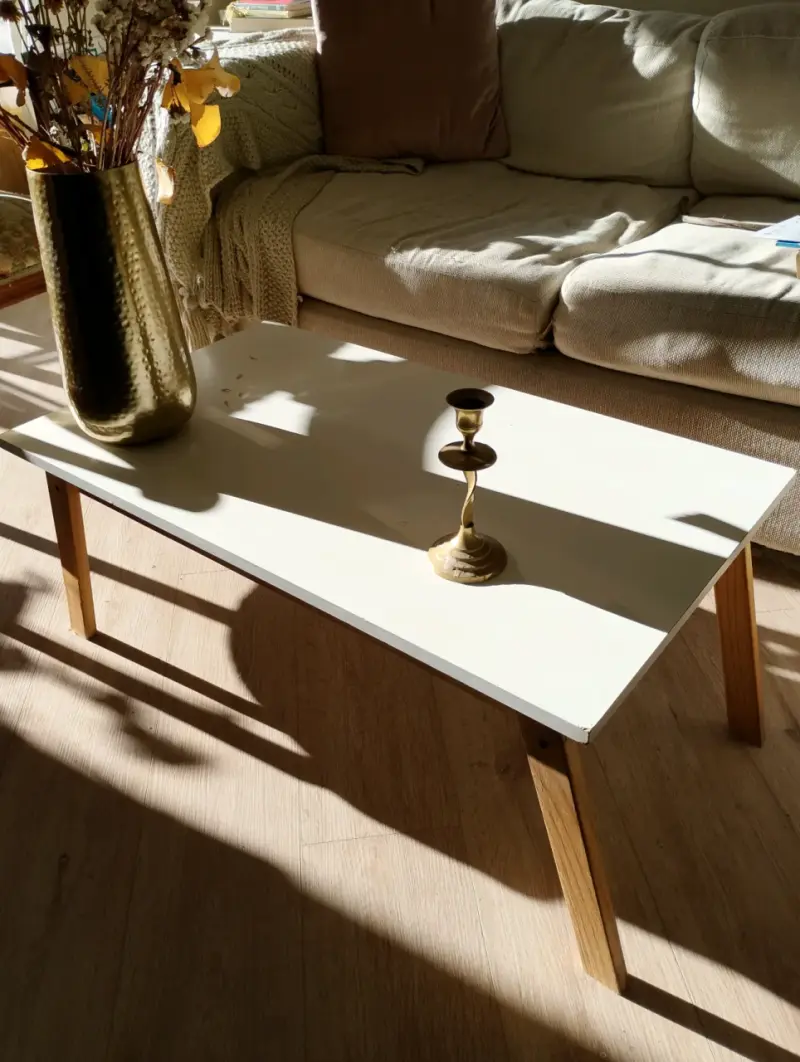 Mesa de Centro Blanca con Patas de Madera