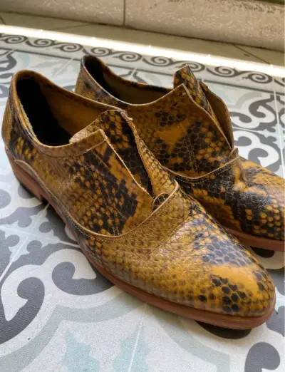 Zapatos de cuero estilo serpiente mujer - miniatura 1