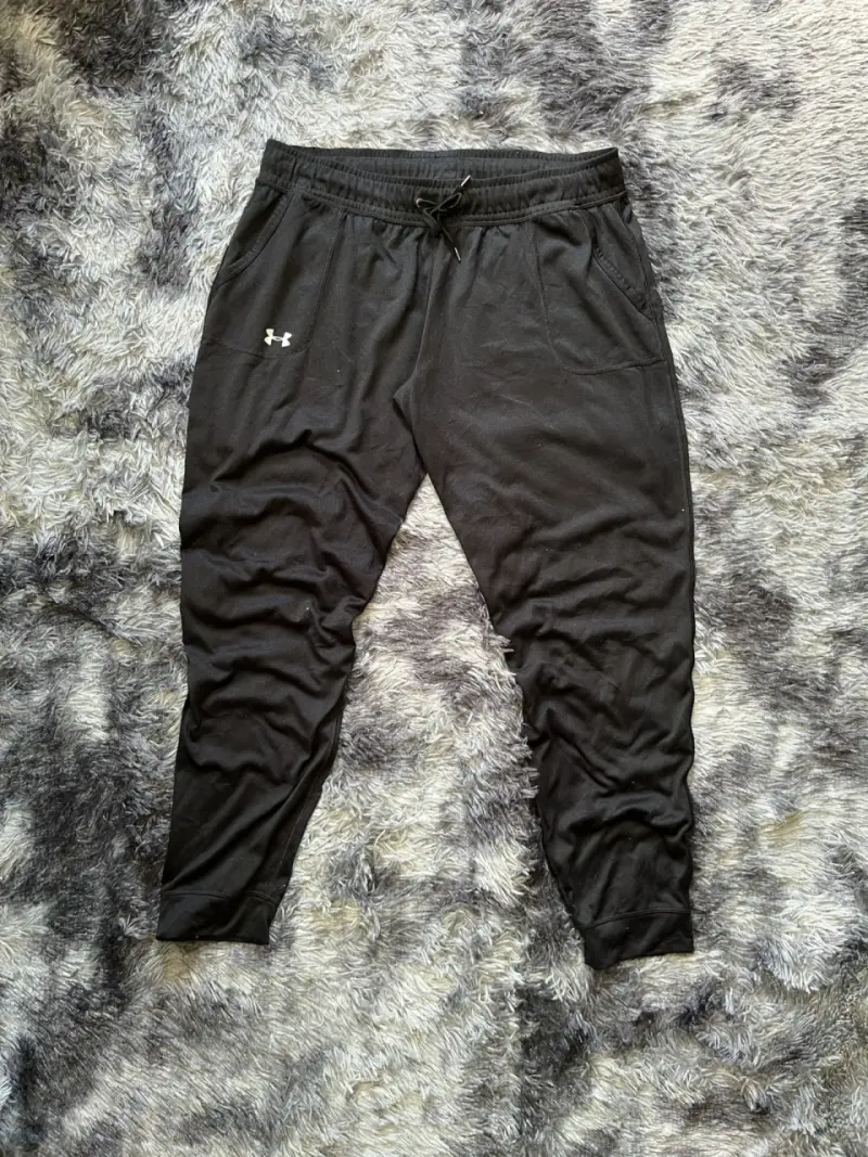 Pantalones deportivos negros Under Armour - 1